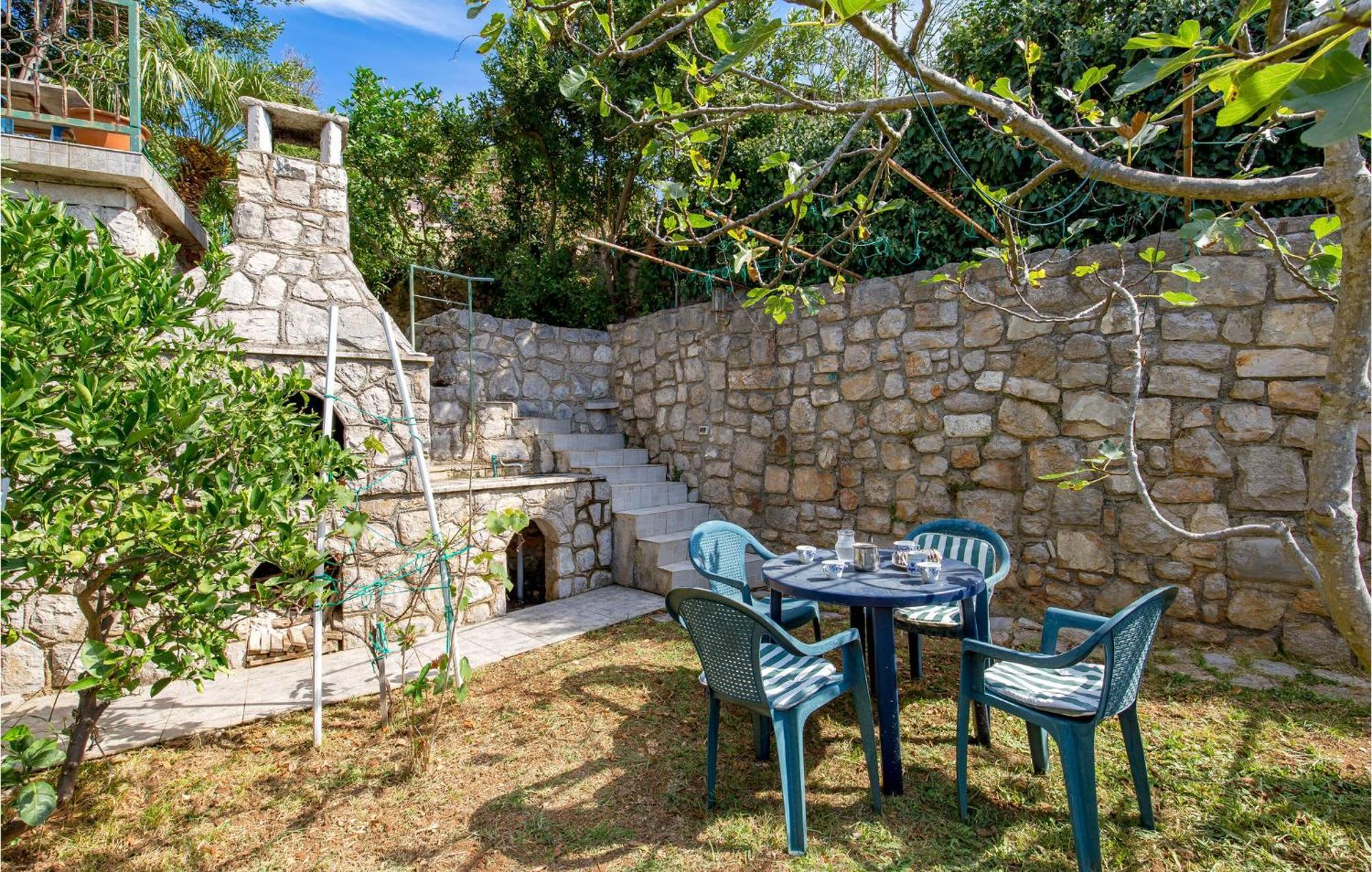 Lovely Apartment In Veli Losinj With Kitchen Dış mekan fotoğraf